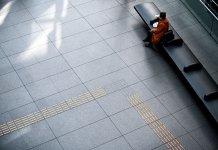 Wpływ podłóg technicznych na akustykę i komfort pracy w nowoczesnych biurach M-coniveo.pl - podłogi techniczne.jpg